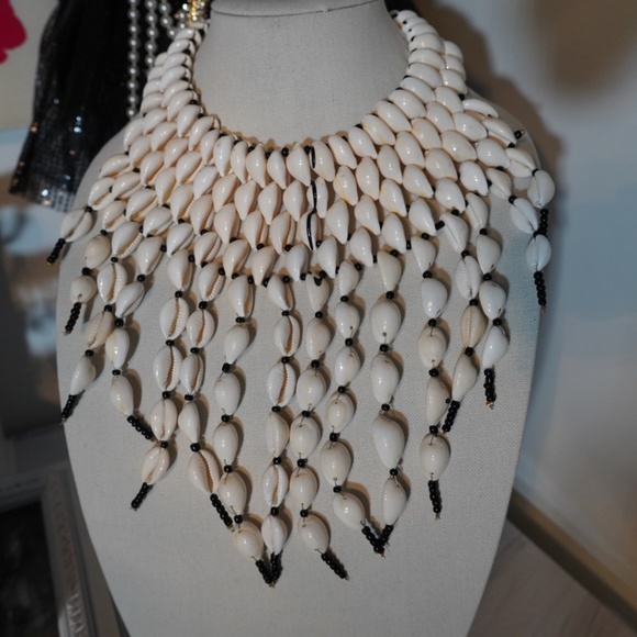 Jewelry - Shell Statement Necklace